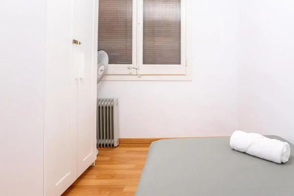Bright and modern 4BD with terrace near Arc de Triomf