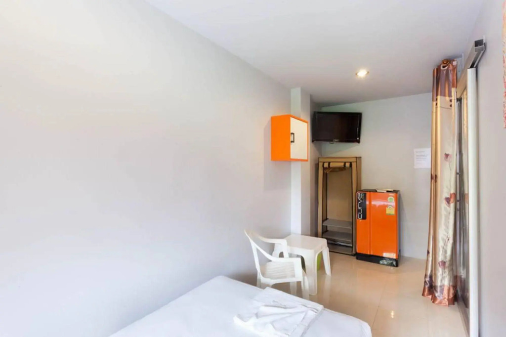 Luna Guesthouse and Travel