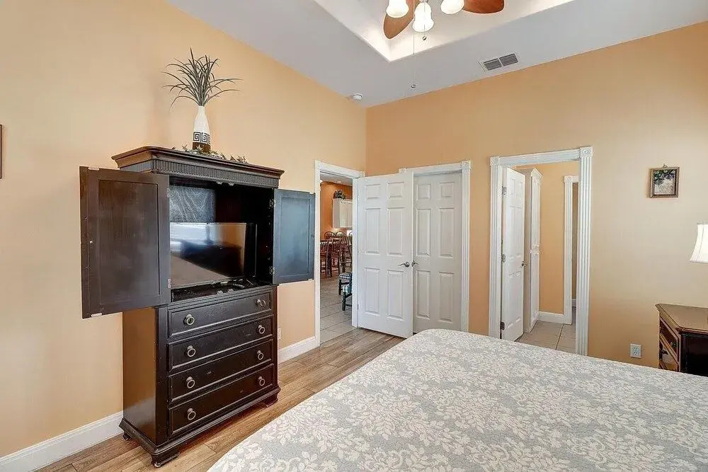 Tropical Niche 3 Bedroom Home by Redawning