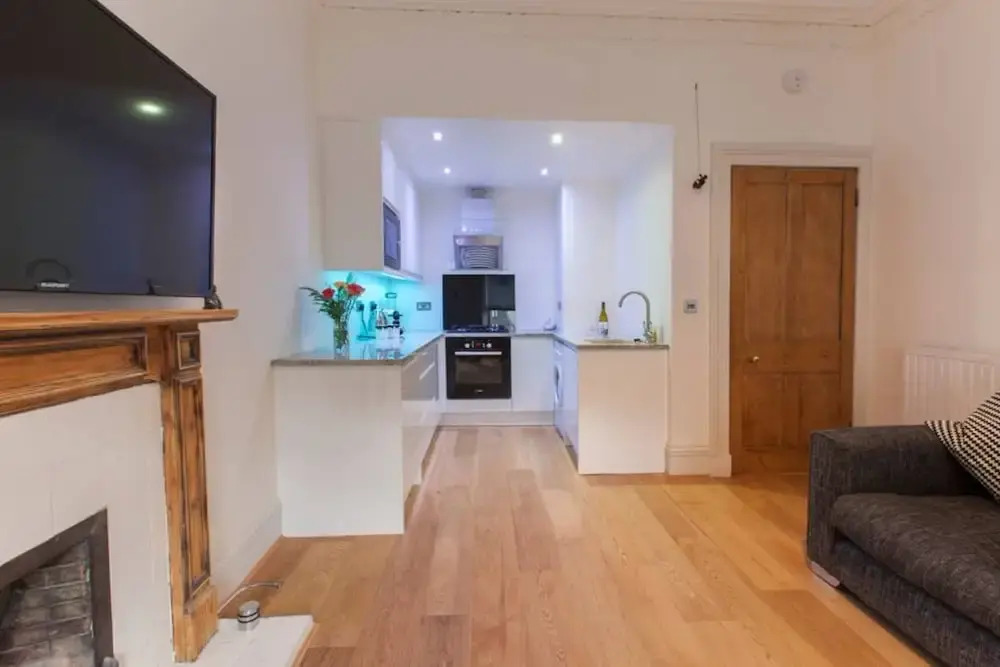 2 Bedroom Apartment Near Edinburgh Castle