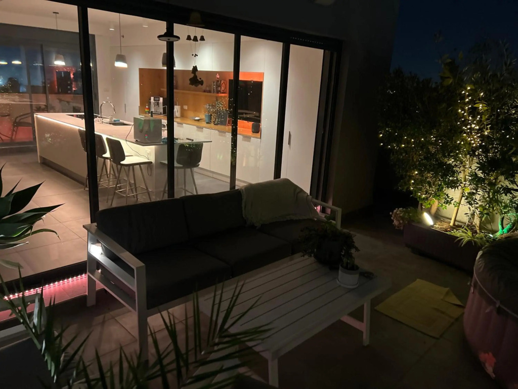 Suite and Room in a breathtaking new designed penthouse in SE TLV