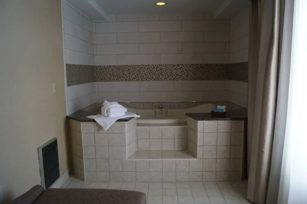 Holiday Inn Express Hotel & Suites Watertown - Thousand Islands by IHG