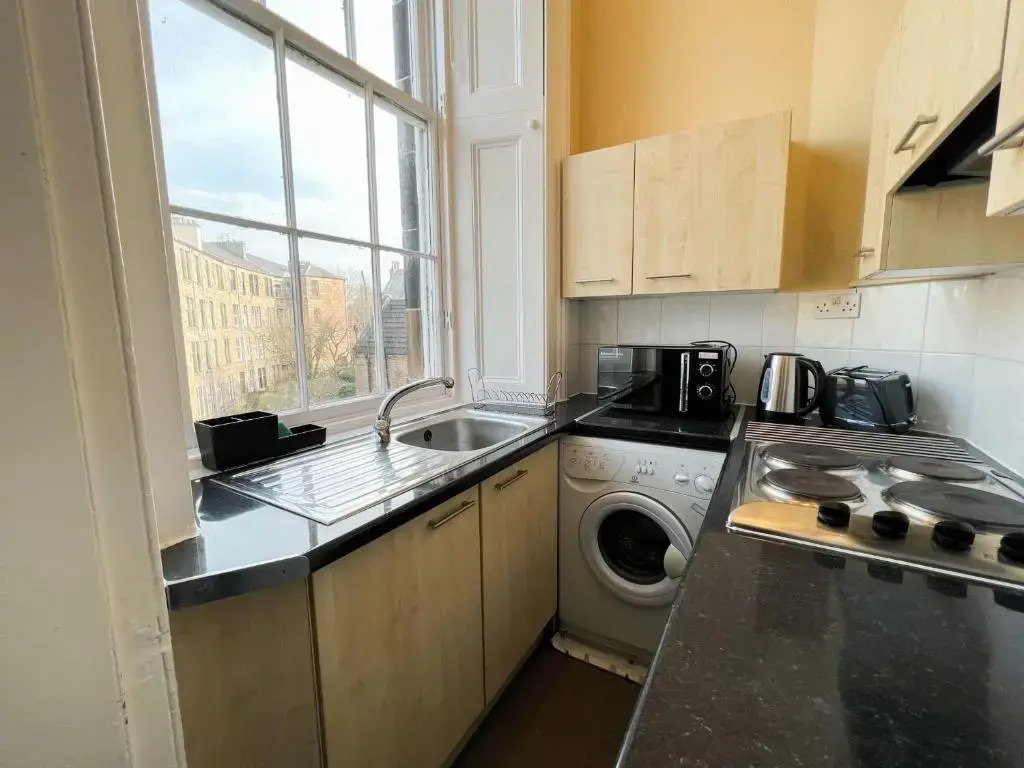 Glasgow West End Studio Apartment