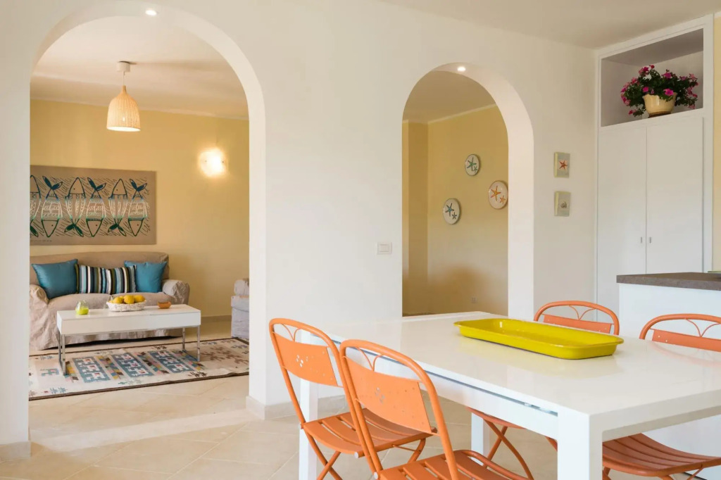 It consists of 4 bedrooms (1 double and one with twin beds, 1 double with also a single bed, one dou-PERLACEA 16