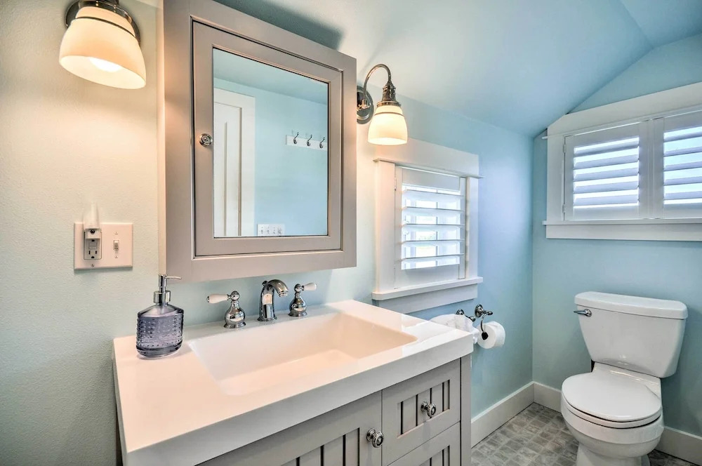 Waterfront Seaside Beach Home w/ Views & Hot Tub!