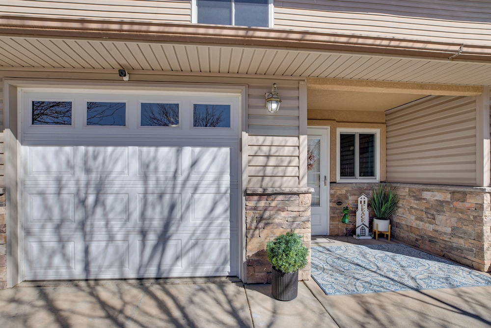 4 Mi to Main St: Grand Junction Townhome w/ Patio!