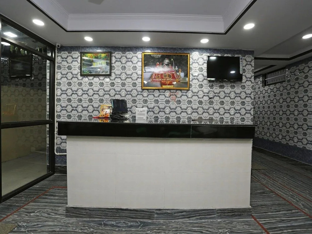 Oyo 27054 New Sundaram