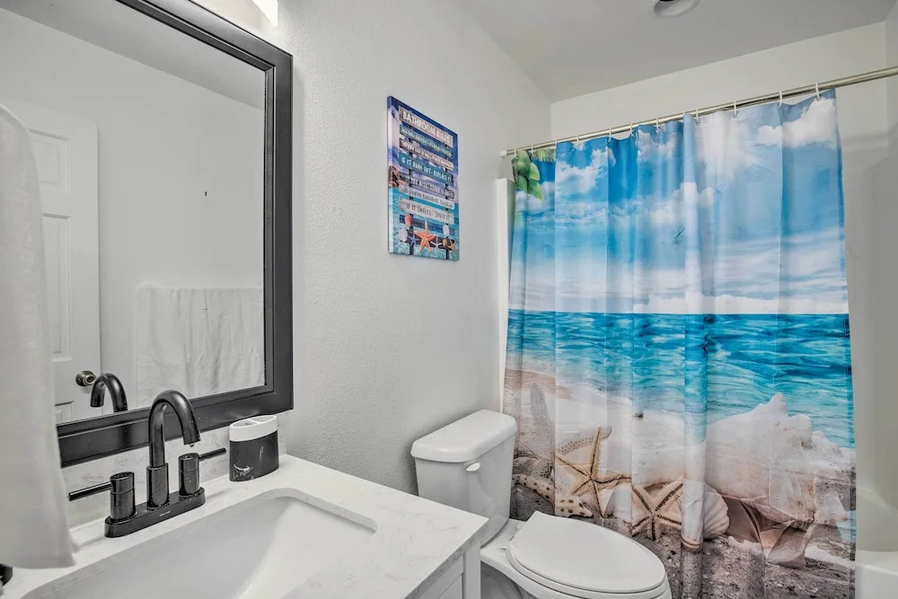 Pet-friendly PNW Home, 1 Mi to Rockaway Beach