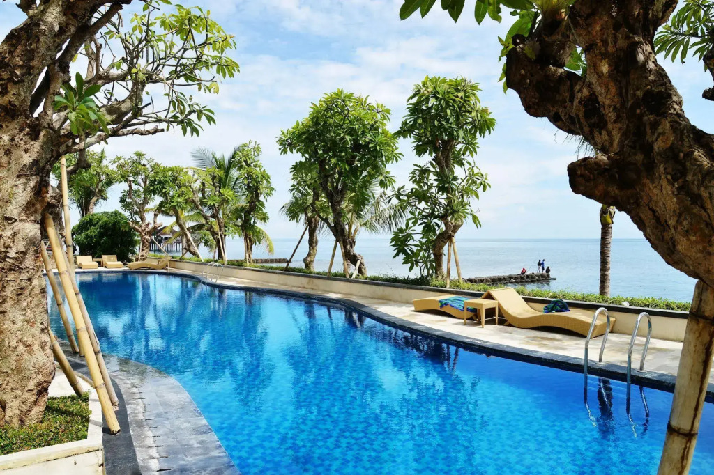 Grand Singaraja Beach Hotel