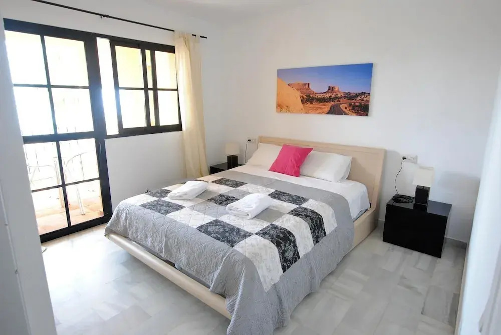 Doña Lola Claudia Beachfront Apartment CS197