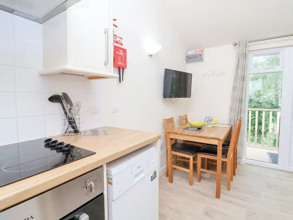 8 Manleigh Park