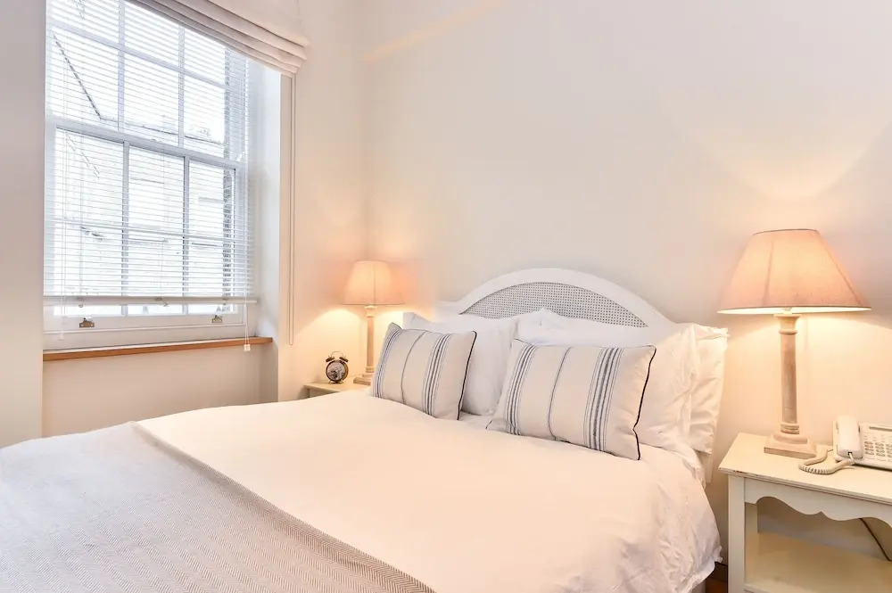 JOIVY Elegant 3 Bed Apt With Rooftop Terrace In Pimlico