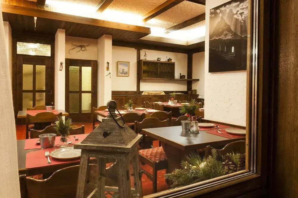 BaseCamp Hotel