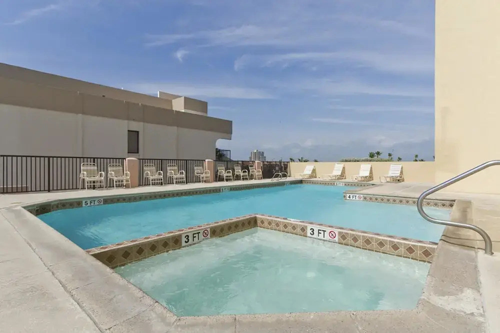 Inverness Condominium 400