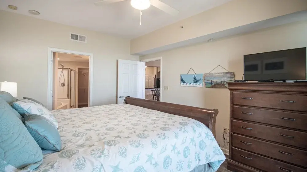 Legacy2-1202 Deluxe 2 Bedroom Home by Redawning