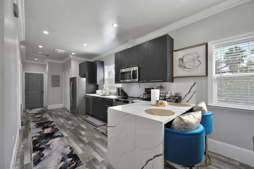 Walk to UC Davis Medical Center! Duplex w/ Patio