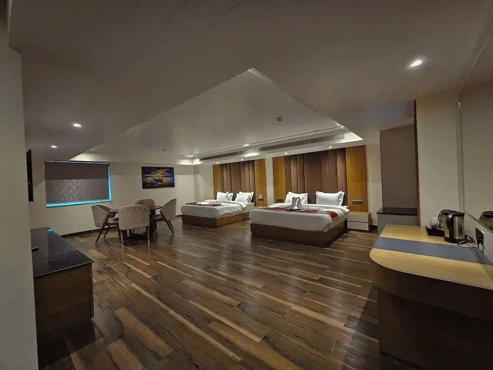 Hotel Elara