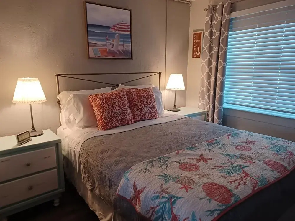 Tropic Terrace #49 - Beachfront Rental Studio Bedroom Condo by Redawning