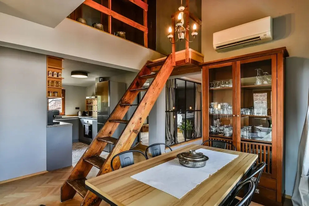 FM Luxury 3-BDR Apartment - 3 Levelled Home