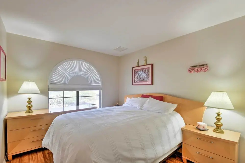 Walk to NFL Games: Glendale Home Near Golf