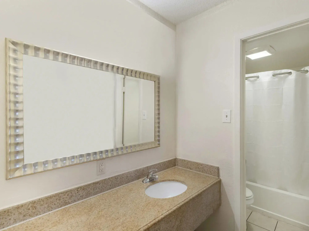 Oyo Hotel San Antonio Lackland AFB Seaworld Hwy 90 W