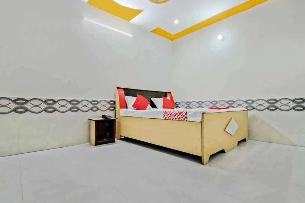 Shri Govind Dham by OYO Rooms