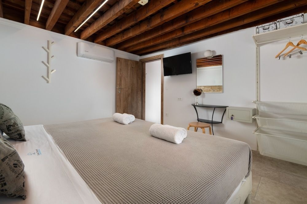 Lindos Citrin Studios