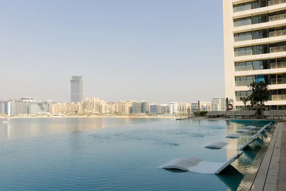 Luxurious Waterfront 1BR with Sea Views