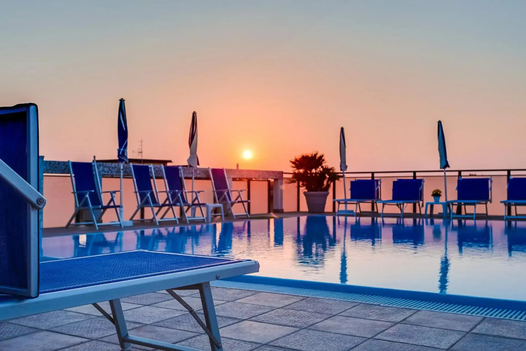 Renzo Hotel
