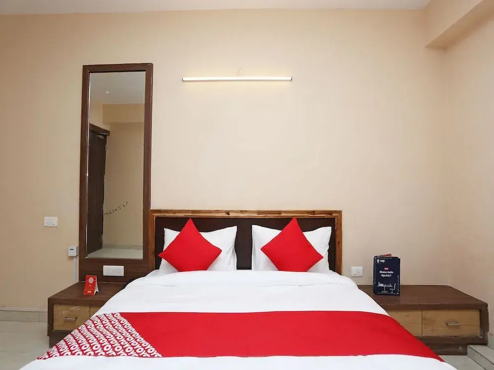 OYO Flagship 15751 Main Wazirabad Road