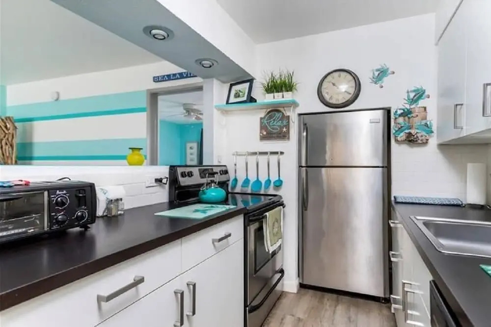 Mid Mari - Gorgeous Nautical Condo Near Beach, Shops & Restaurants- Condo 105