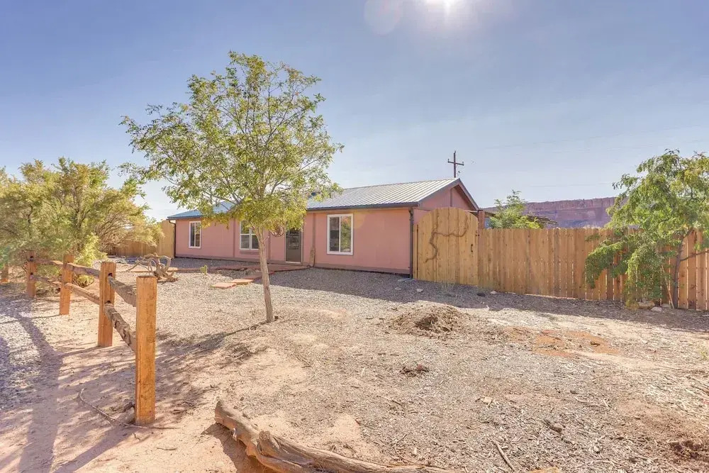Stunning Views: Quiet Bluff Home Near Hiking!