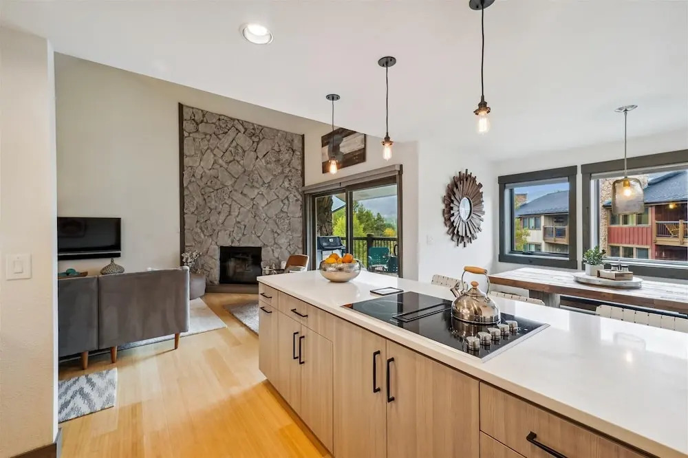 Park Place Peak 9 Condo: Ski In, Stroll To Shuttle