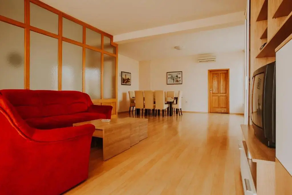 Noćko-Sobe i apartmani