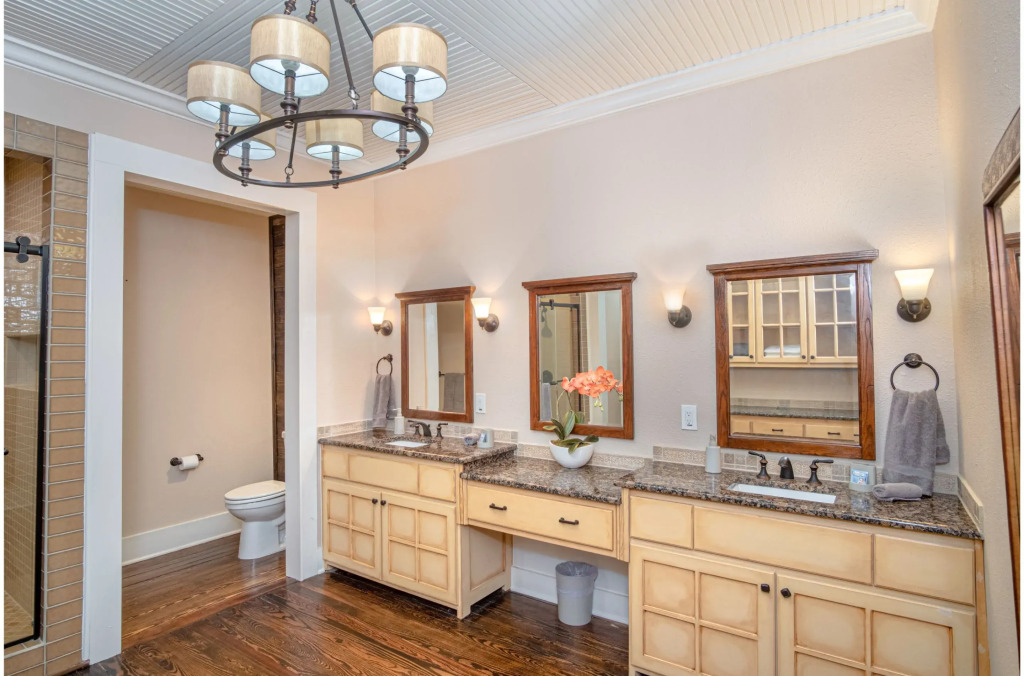 Beautiful Craftmans  4BR/2,5BA Home Near Downtown