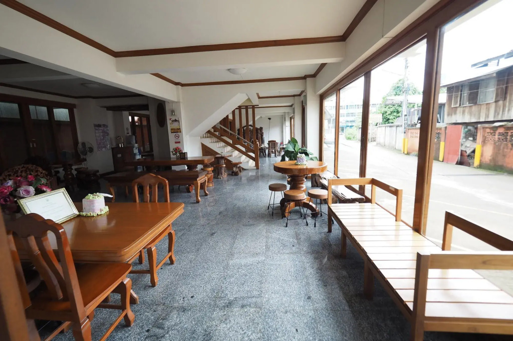 Fah Place Hotel