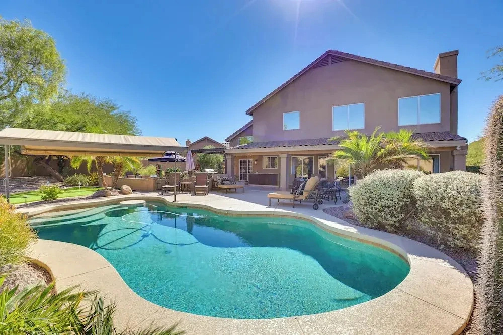 Outdoor Kitchen & Pool: Cave Creek Getaway