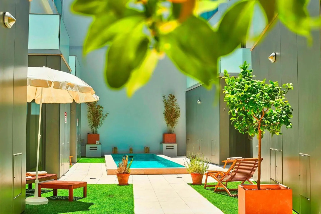 Stylish Townhouse In Tavira Centre, Shared Pool