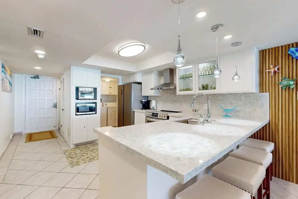 Beachfront 2BR on 10th Fl: Suntide III - Unit 1004