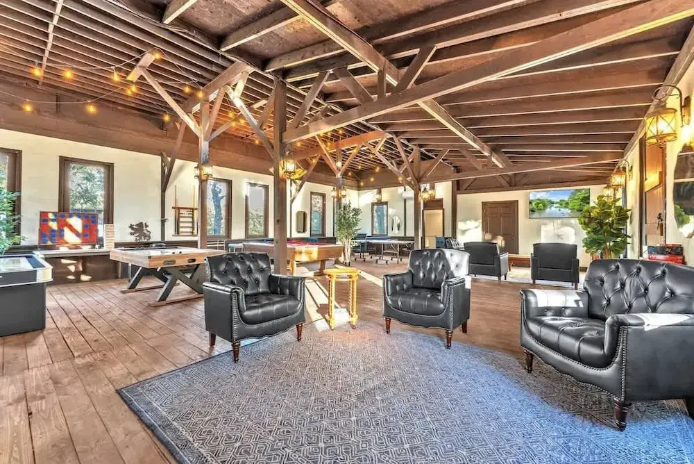 Tranquil Retreat W/hot-tub 10-mins to Downtown!