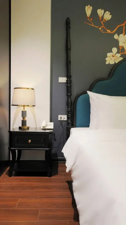 Royal Hotel - Trinh Van Bo, Nam Tu Liem