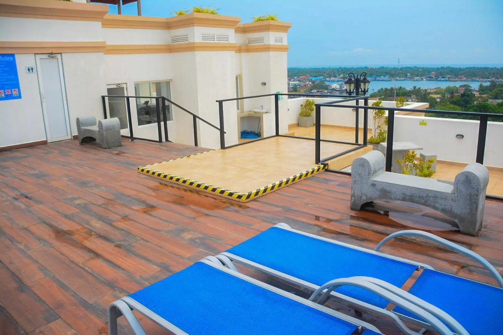 3-Bedroom Condo with Pool & spectacular Lagoon & Sea view