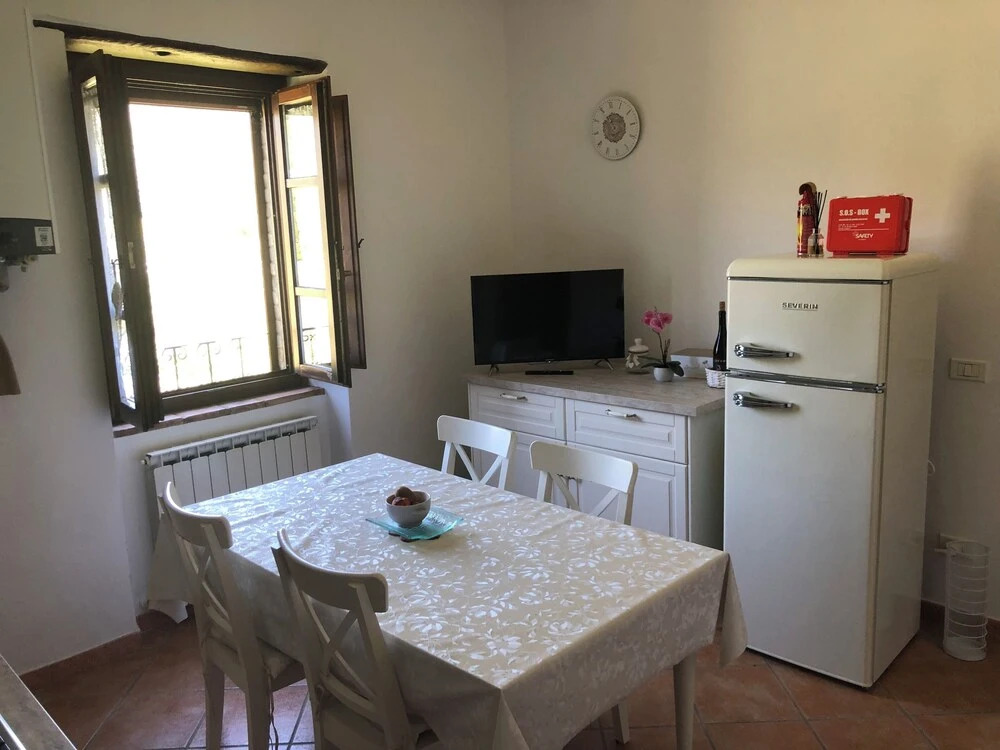 Tranquil Location With Views of Lake Trasimeno!