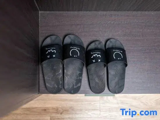 Qianyi Hotel (Yulin Jincheng Center Pedestrian Street Store)
