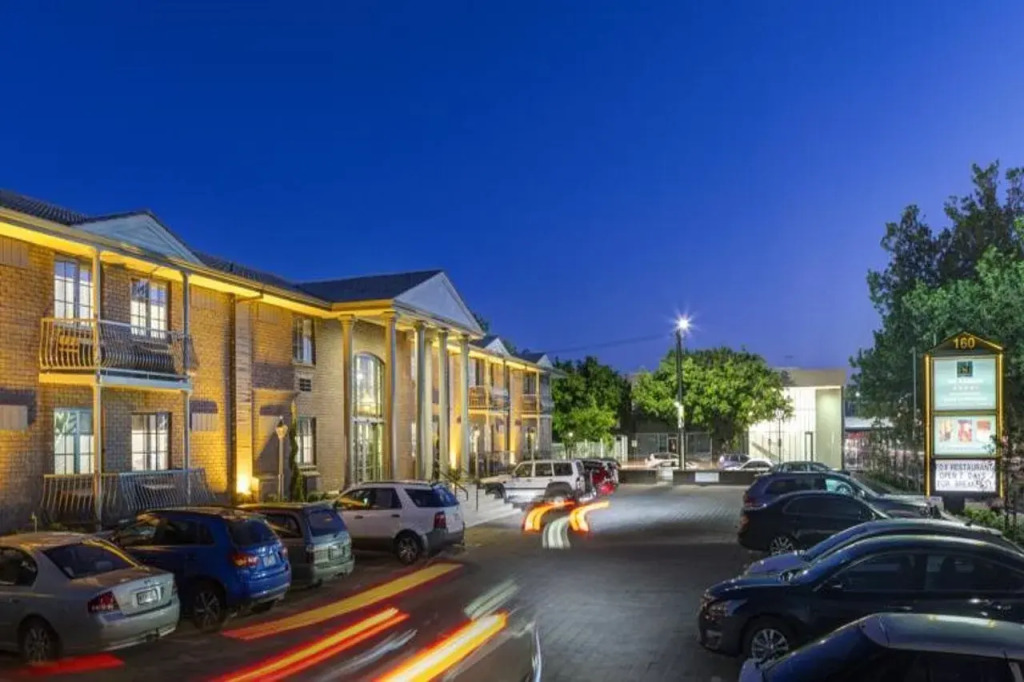 Adelaide Inn