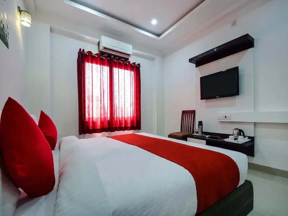 Hotel White Tulip by OYO Rooms