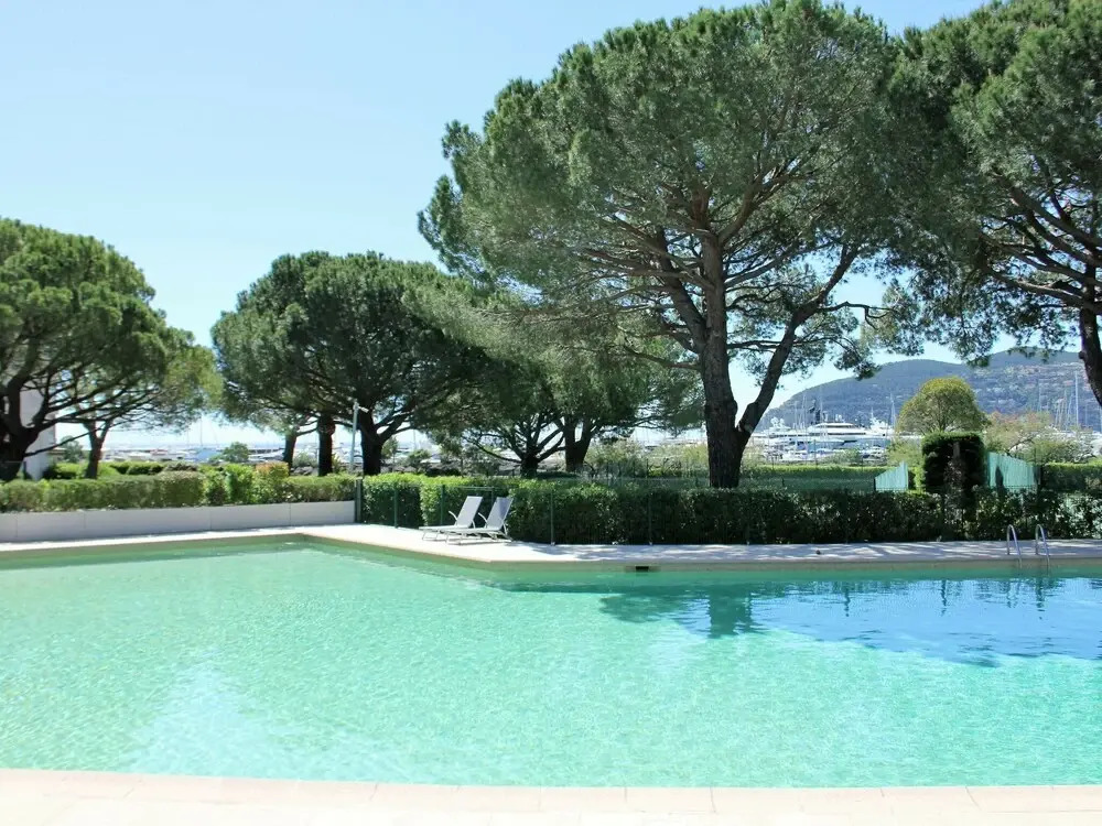 Modern Apartment With air Conditioning, Pool and Tennis Courts, Within Walking Distance of the Beach