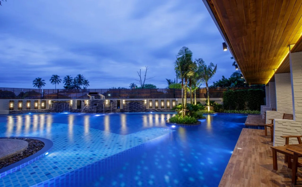 Aqua Resort Phuket - Near Beach and Chalong Pier