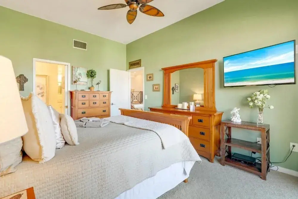 Coastal Lakehouse Condo on Siesta Key Public Beach