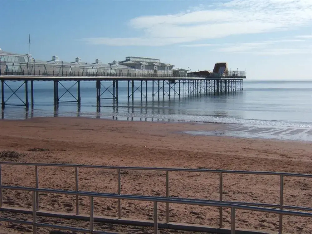Sefton Lodge SEAFRONT ,PANORAMIC SEA VIEW ENSUITE BALCONY ROOMS AVAILABLE, GUEST GARDEN